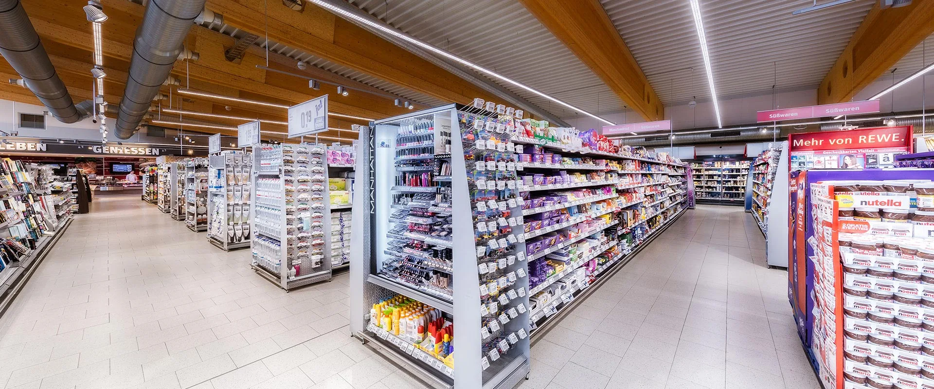 Supermarket Lighting Design | Are those lights on the shelf the right way?