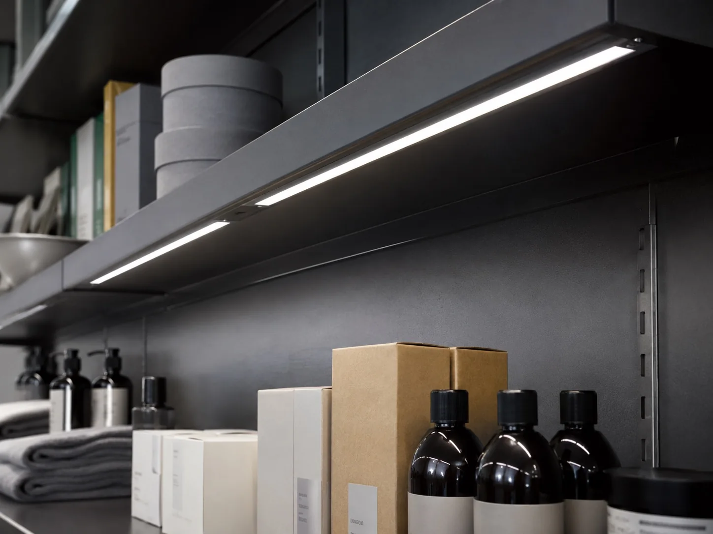 ARMOR Launches Wireless Power Track System: Shelf Lighting Without a Single Wire